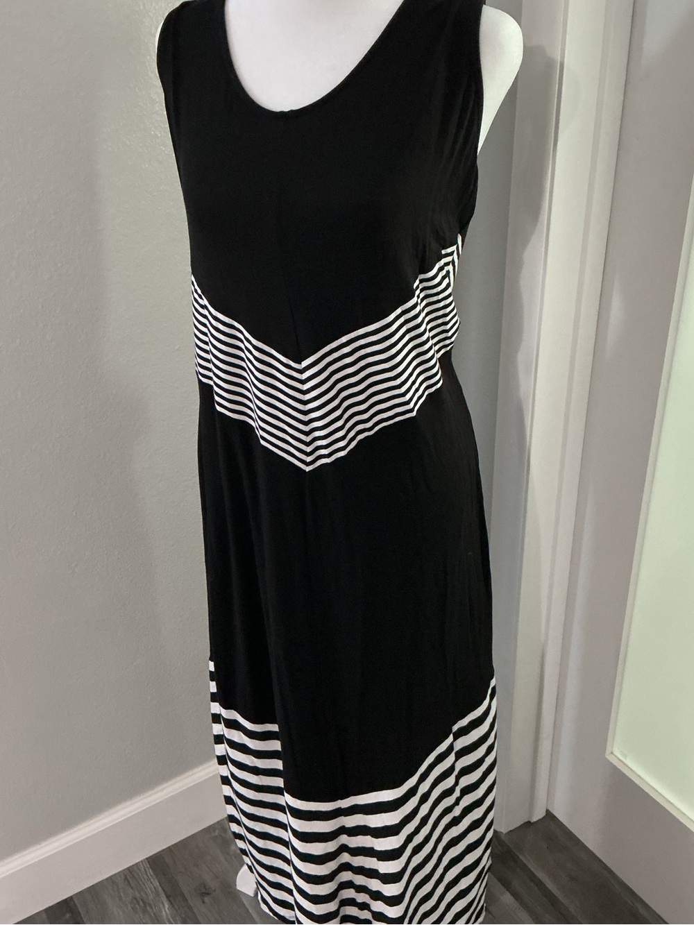 La Blanca Black and White Striped Chevron Maxi Dress Swim Cover Up Size M